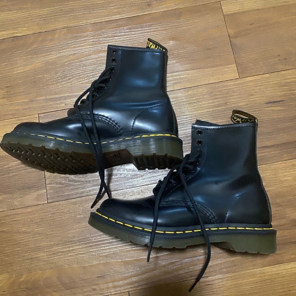 Black Doc Martens Boots Sz 6 worn a few times great condition